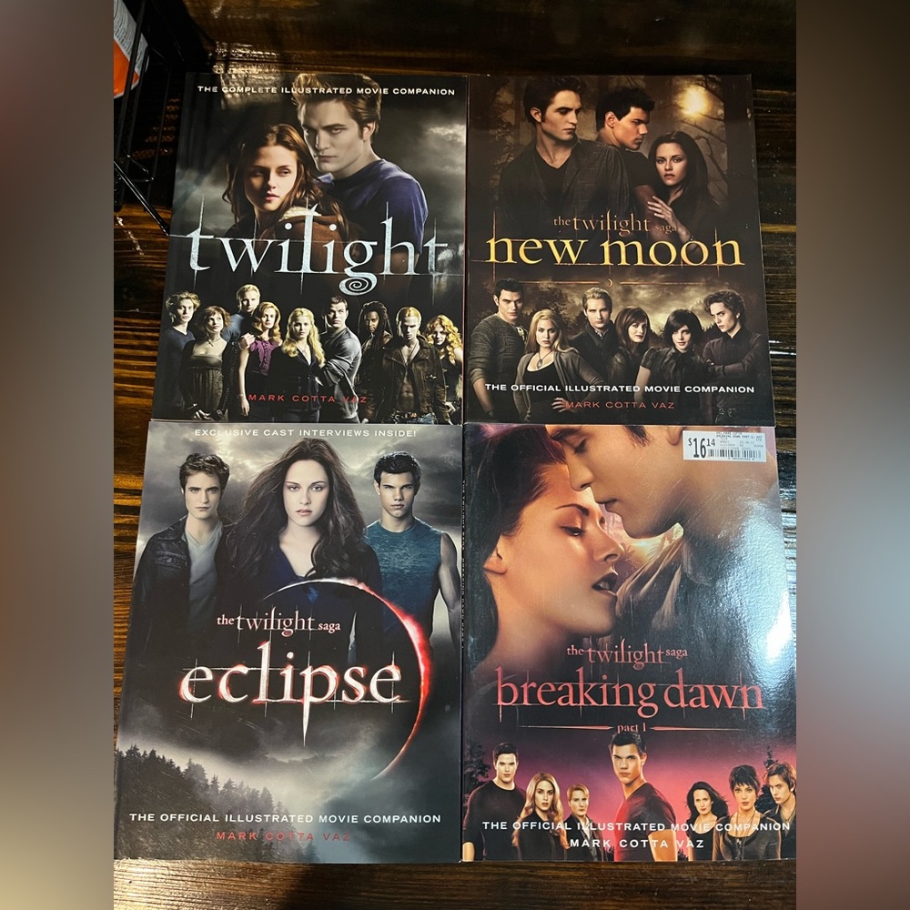 4 Set Twilight Saga fully illustrated Movie companions